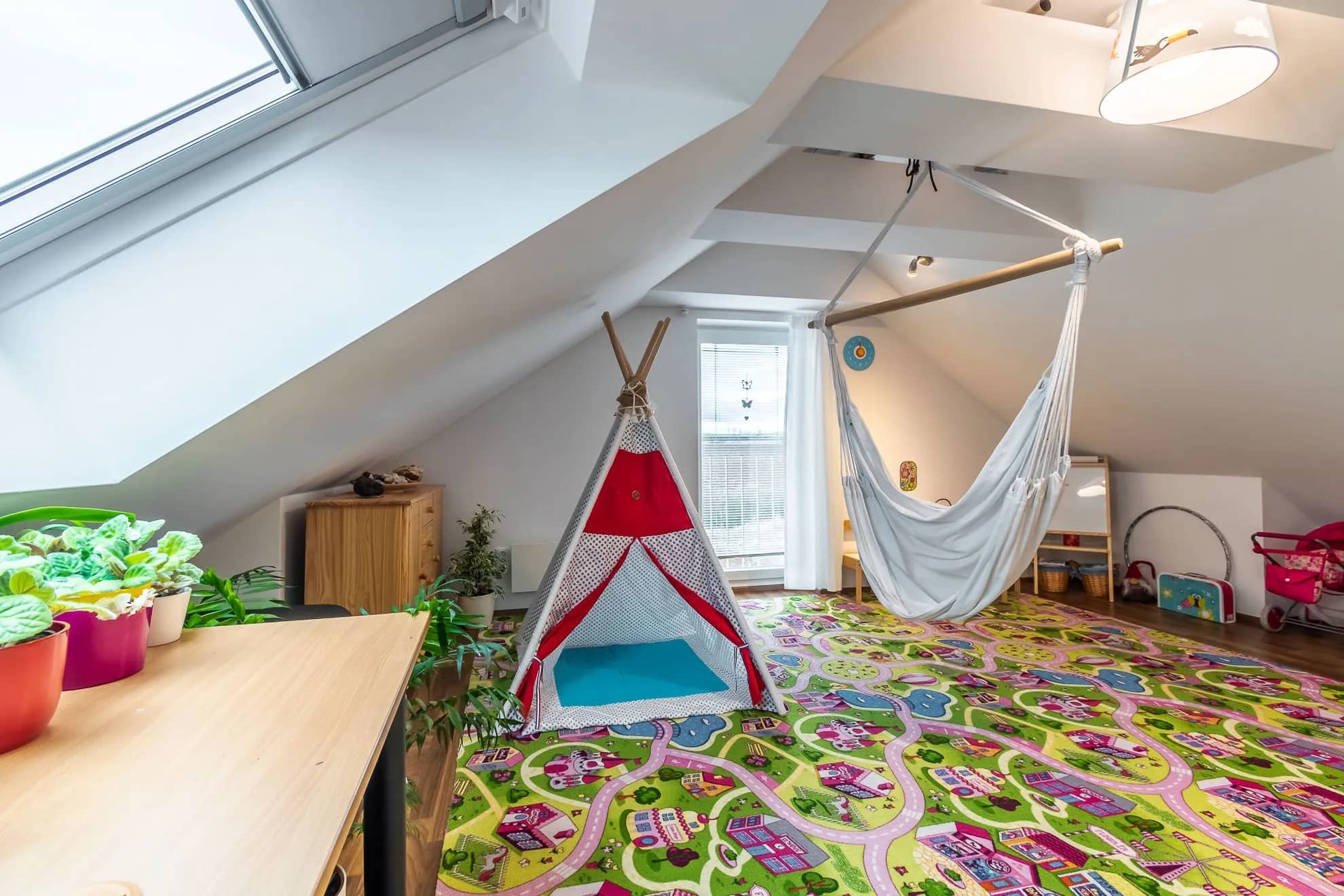 Horní pokoj o ploše 26 m² — byt 3+kk Jinočany